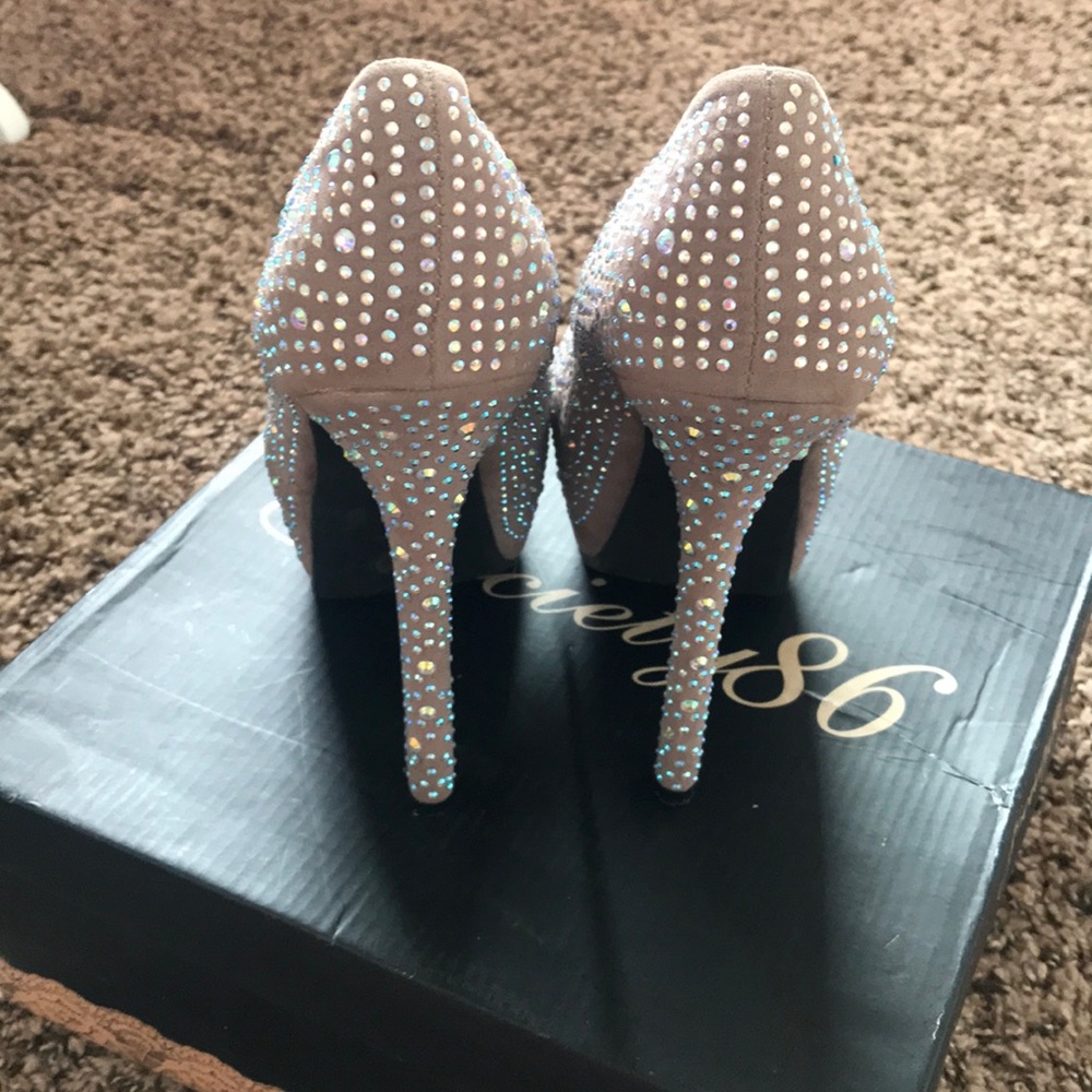 Heels - Picture 3 of 5